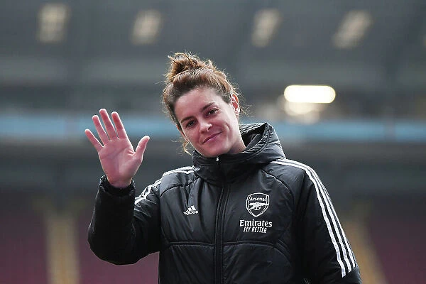 Arsenal's Jennifer Beattie Poses Before Aston Villa vs Arsenal (2022-23 Barclays Women's Super League)