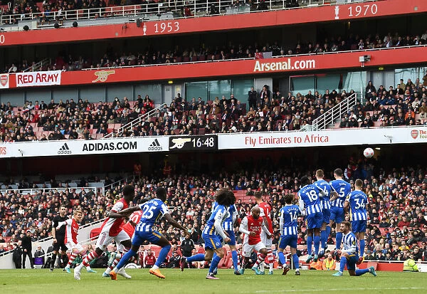 Arsenal's Martin Odegaard Nails Free Kick vs Brighton & Hove Albion (2021-22)