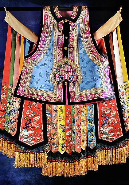 Ancient Chinese clothes, jacket and strip skirt with embroidery, Qing dynasty, nineteenth century