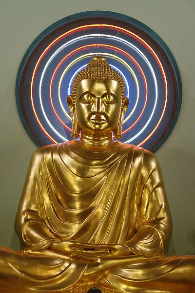 Buddha statue in Khanh Anh temple