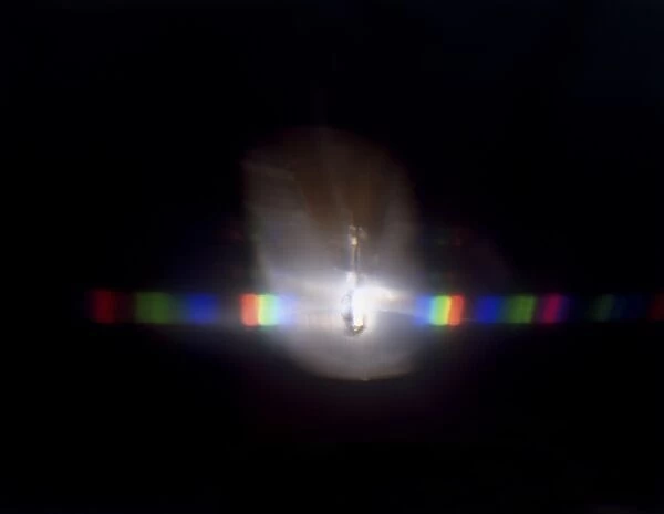 Continuous spectrum caused by white light passing through lens