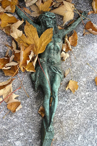 Crucifix in Pere Lachaise graveyard
