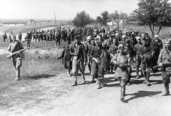 In the don valley soviet guardsmen have routed a big italian unit and took prisoner about 850 italians, a group of italian war prisoners, nov, 1942