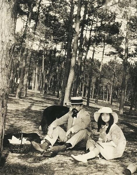 France, Saint-Germain-en-Laye, Period photography of Claude Debussy and his daughter Chouchou