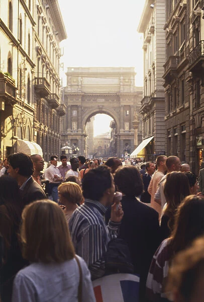 Italy, Florence, City Centre West, crowd in Piazza della Repubblica, Triumphal Arch in background