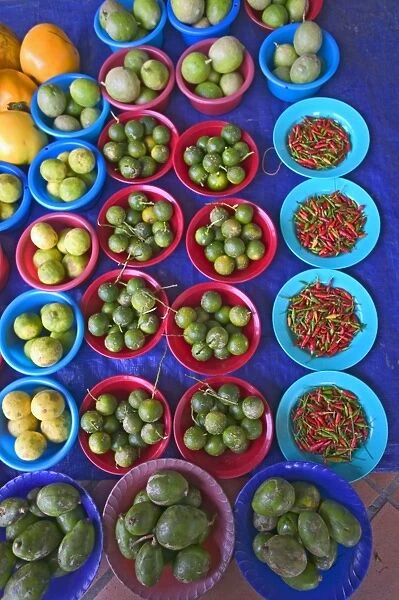 Malaysia, Borneo, Sarawak, Kapit, Fruit and vegetables on dishes for sale at market