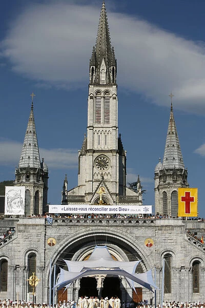 Mass at the Lourdes shrine