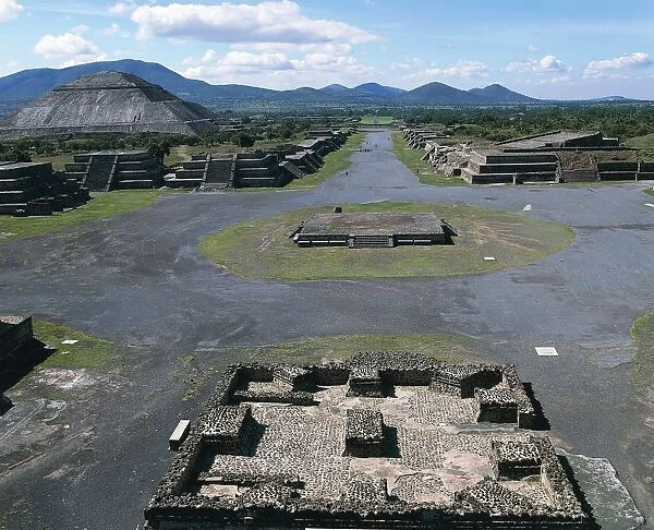 Mexico, Surroundings of Mexico City, Teotihuacan, Avenue of the Dead with Pyramid of the Sun