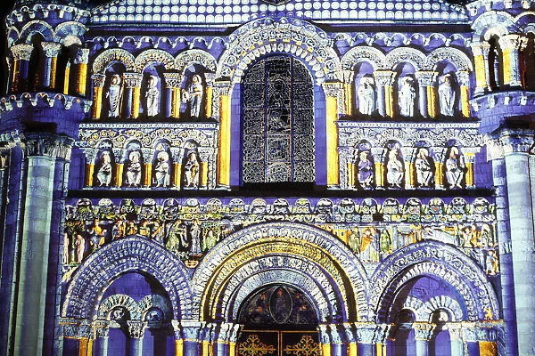 Night lighting of Notre Dame la Grande church