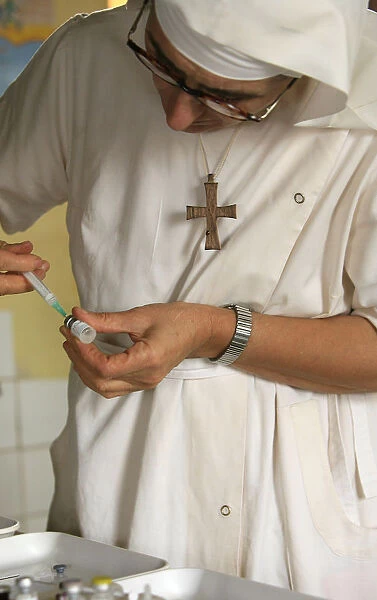 Nun preparing vaccination