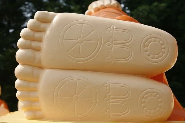 Reclining Buddhas feet