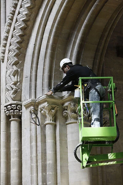 Restoration of Notre Dame of Bayeux cathedral