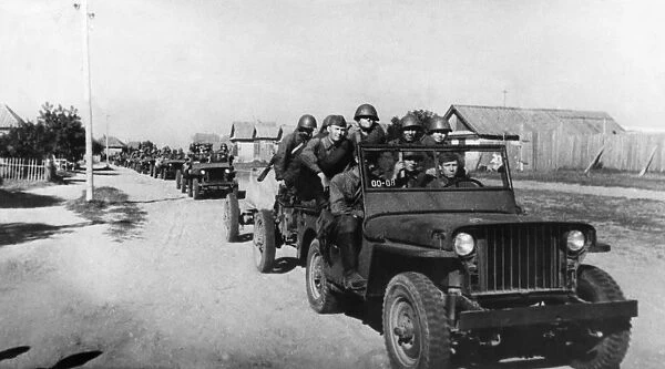 Soviet red army anti tank unit in us-made jeeps on the way to the front, world war 2, american aid, lend lease program