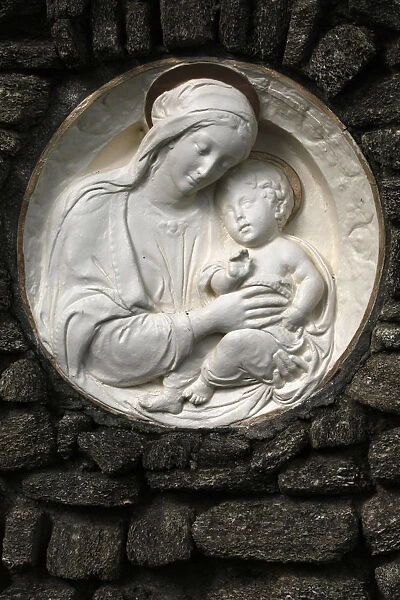 Statue of the Virgin & Child in Nombre of Dios mission