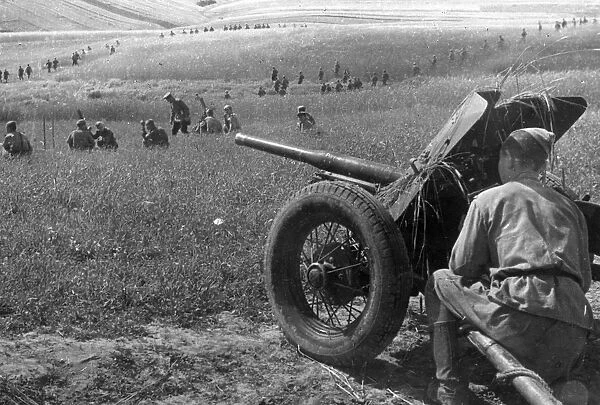 World war 2, artillery and infantry of the first ukrainian front