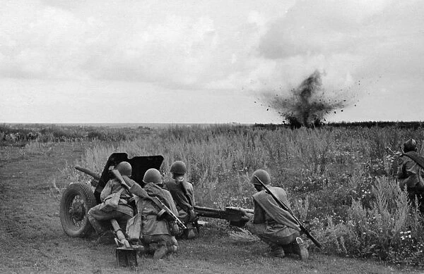World war 2, august 1943, the kharkov direction, a gun in action, ukraine