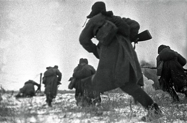 World war 2, battle of stalingrad, red army soldiers on the offensive