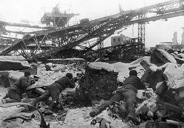 World war 2, battle of stalingrad, red army soldiers fighting in the ruins of the krasny oktyabr (red october) factory in stalingrad, january 1943