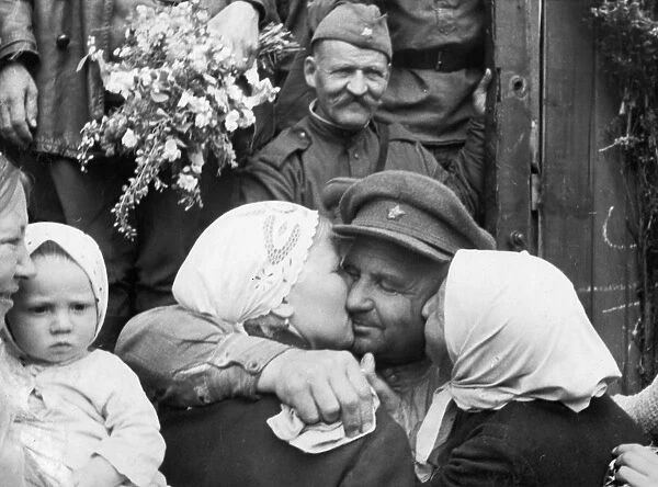 World war 2, returning soviet soldiers being greeted at the ivanovo railway station, ussr, 1945
