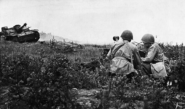 World war 2, soviet anti-tank riflemen who disabled a german tank during the orel (oryol) offensive, august 1943
