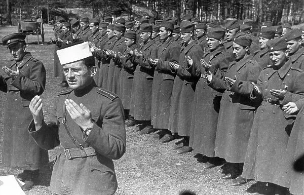 World war 2, yugoslavian military unit training in the soviet union, may 1944, islamic troops during morning prayers, being ministered by a mullah