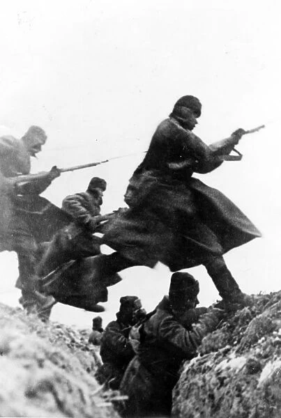 world war ll: soviet infantry attacking