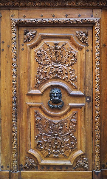 Aix en Provence: door of the Hotel de Saphallin 1672, Place des Trois Ormeaux