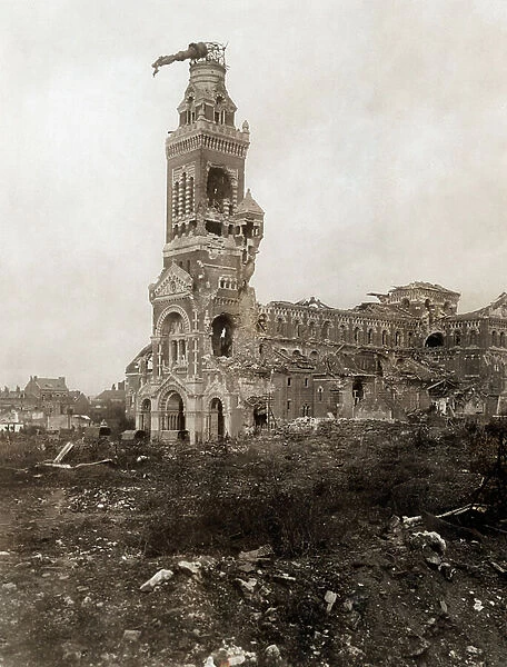 Albert church (Somme, France) destroyed by English during battle of Somme in 1916