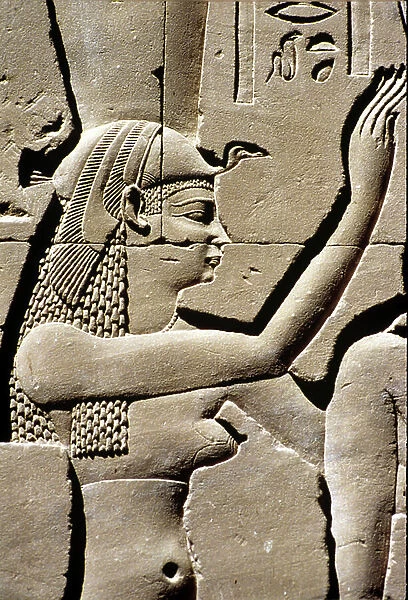 Ancient Egypt, Wall carving, Goddes Isis, Temple of Horus, Edfu, 237 - 57 BC (photo)