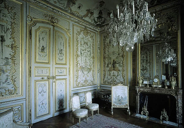 Architecture: view of the boudoir de la Grande Singerie realized in 1737 and decorates by Christophe Huet scenes representing monkeys and chinoiseries. Musee Conde, Chantilly