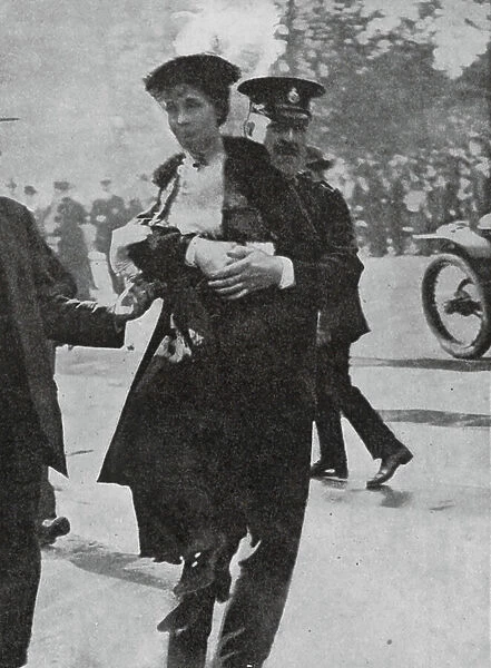 Arrest of British suffragette Emmeline Pankhurst while protesting outside Buckingham Palace, 1914 (b / w photo)