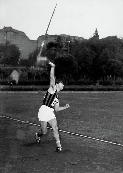 An athelte during the launch of the javelin