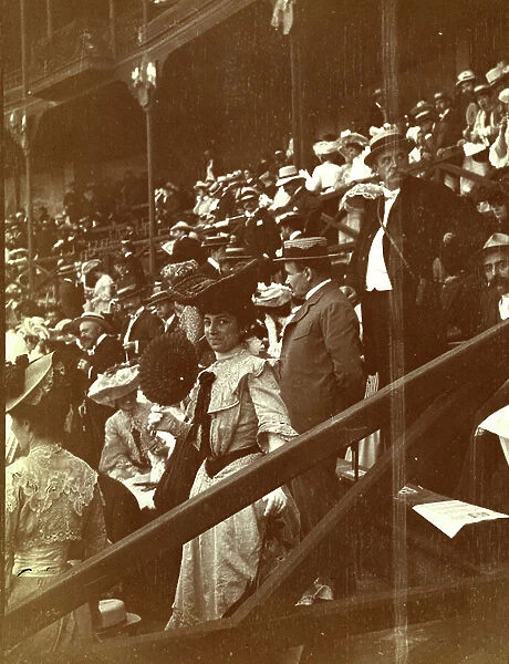Bayonne, Pyrenees-Atlantiques (64): August 14, 1904, Bayonne arena, theatre representation: Oedipe king, crowd in the bleachers, 1904