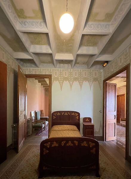 One bedroom, Pere Mata Institute, Reus, 1897-1912 (photo)