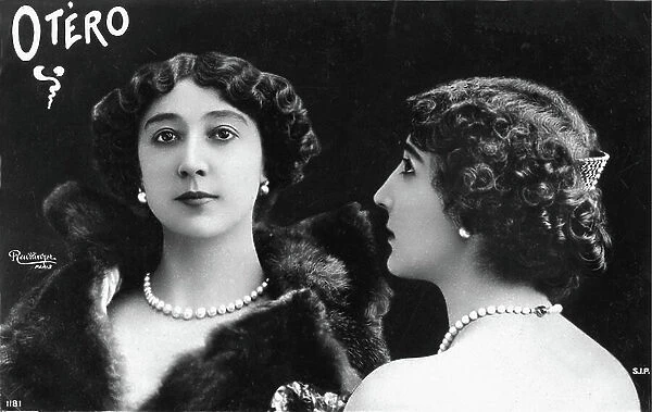 The Belle Otero, postcard showing the actress face and profile. (photo)