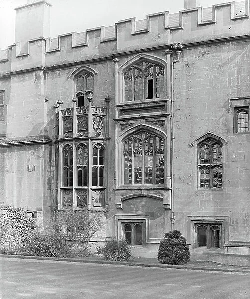 Bishop's Palace, Wells Cathedral (b / w photo)
