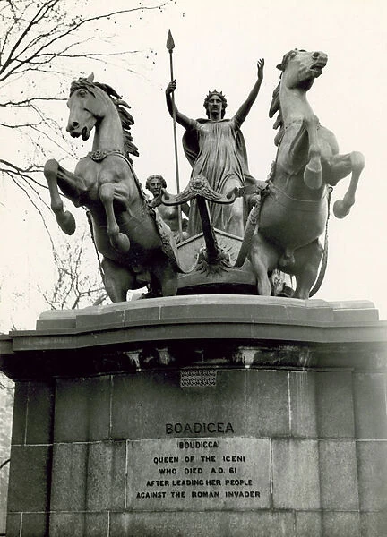 Boadicea and Her Daughters, bronze sculpture group, 1885 (photo)