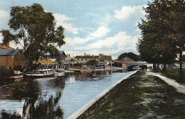 Boat Houses and Victoria Bridge (photo)