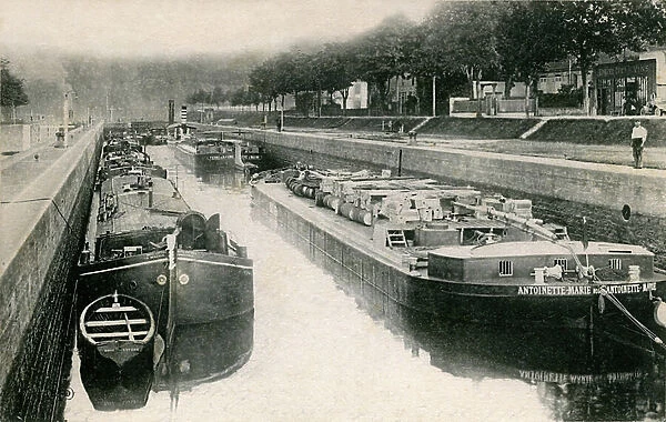 Bougival: the seine at the beg of the 20th century (postcard)