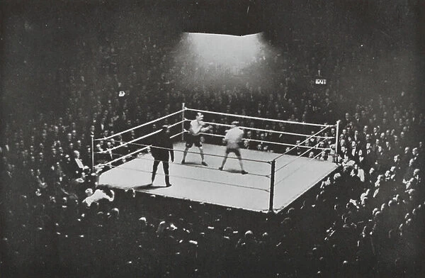 Boxing match, White City, London (b / w photo)