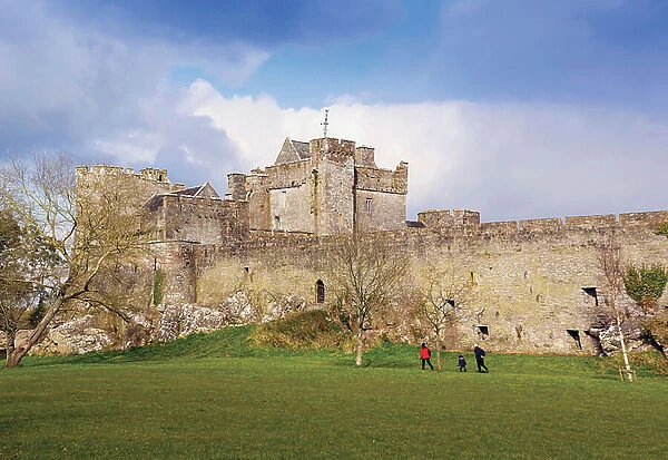 Cahir castle, County Tipperary, Ireland (photo)