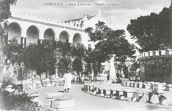 Carthage: Musee Lavigerie, Ossuaires puniques (b / w photo)