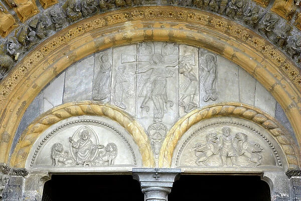 The carved eardrum - Church Sainte Marie (11th century) at Oloron Sainte Marie (Pyrenees Atlantiques, Aquitaine)