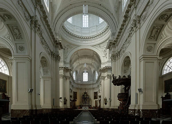 Cathedral (Cathedrale Saint-Aubain). Interior. The nave