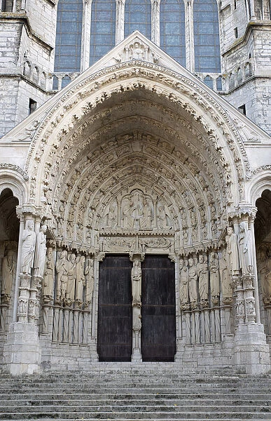 Cathedrale de chartres, central bais of the north facade says the triumph of the virgin