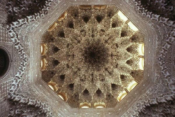 Ceiling of the Hall of the Abencerrajes (photo)