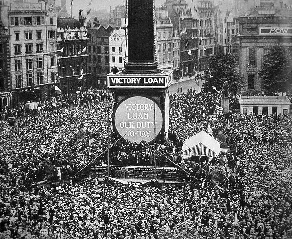 Celebrating Armistice Day in Trafalgar Square, London, 11th November 1918 (b  /  w photo)