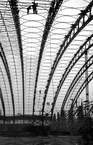 Construction of the mechanics pavilion, by the Antonio Badoni joint-stock company from Lecco, for the 29th International Fair in Milan, 1951