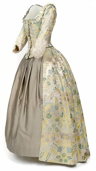 COSTUME: women's wear: dress: robe a l'Anglaise: England, London, Spitalfields (probably), c. 1775-1780 (silk, wool, hand-stitched)