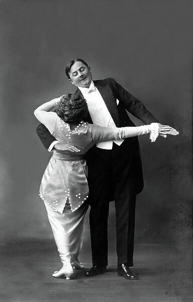 Dancing couple. Photography around 1915